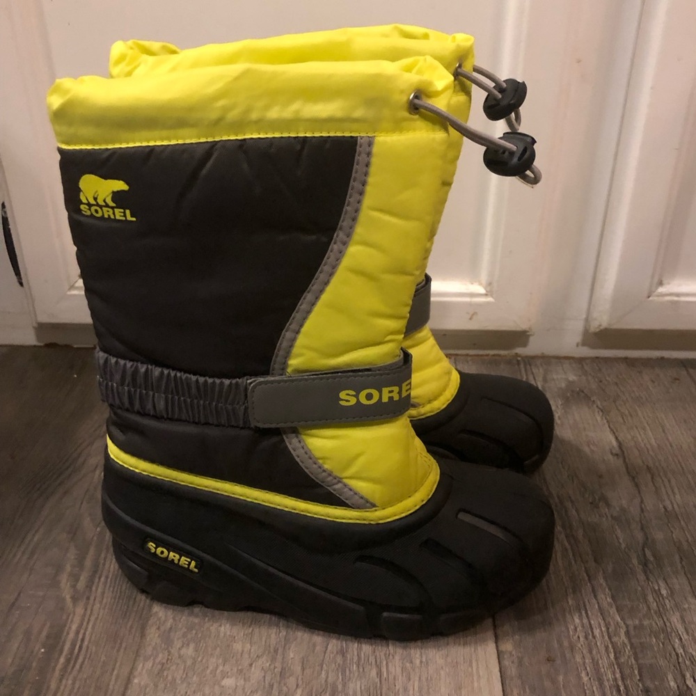 Sorel Kids' Flurry Weather Resistant Snow Boot Neon Yellow/Black Sz 2